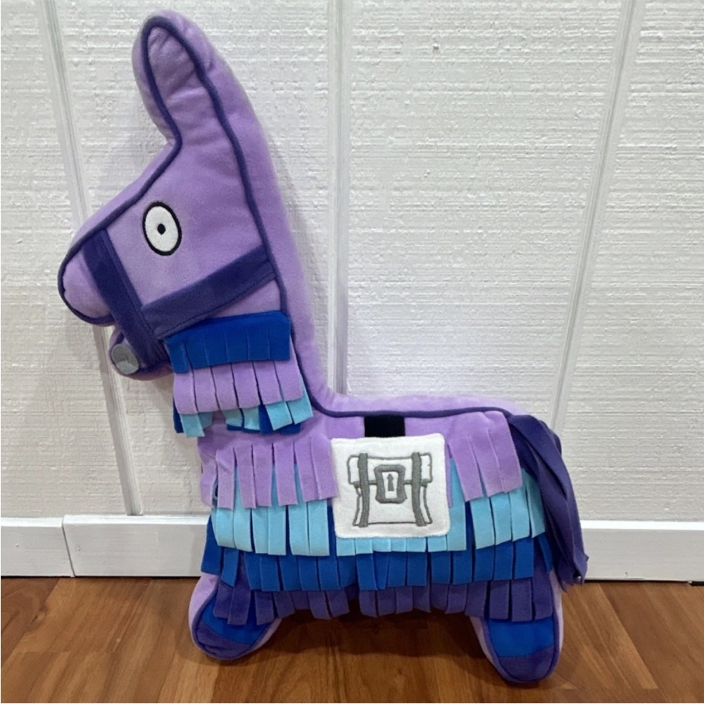 Fortnite Loot Llama Plush Doll Soft Purple Video Game Merchandise 2019 size 19”